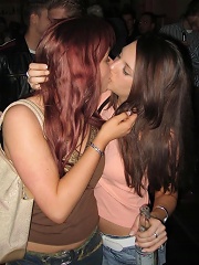 girls kissing megamix 106