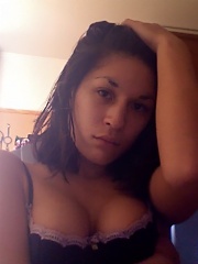 jessica g shows off her fine tits on webcam